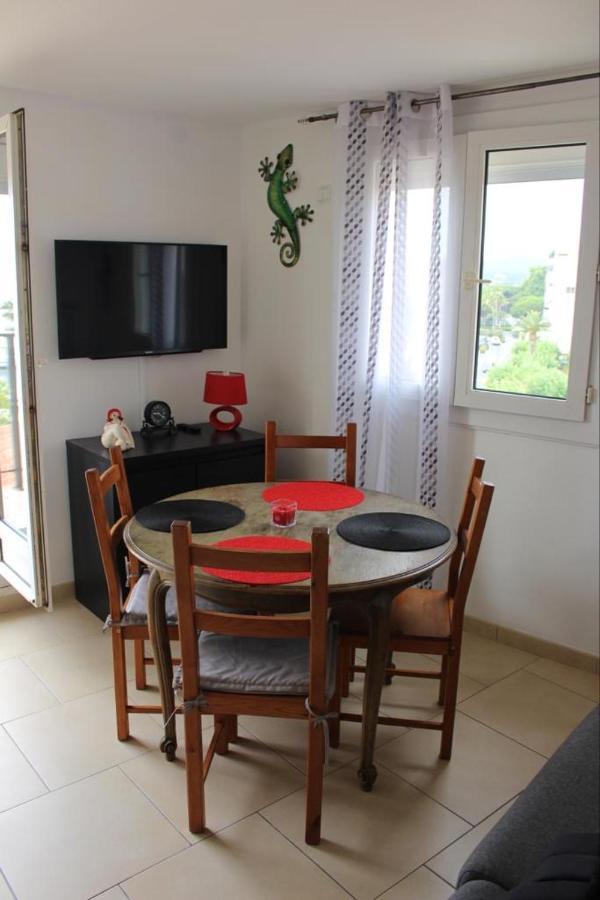 T2 Coquet Le Lavandou Plein Centre Vue Mer Exceptionnelle. Apartment Exterior foto